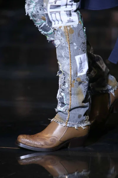 Look 100